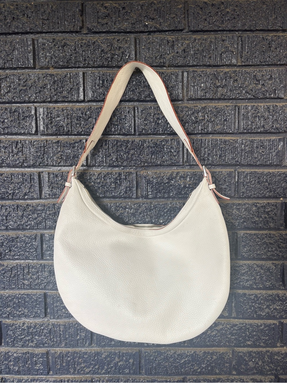 Burberry London white pebbled leather hobo shoulder bag white
